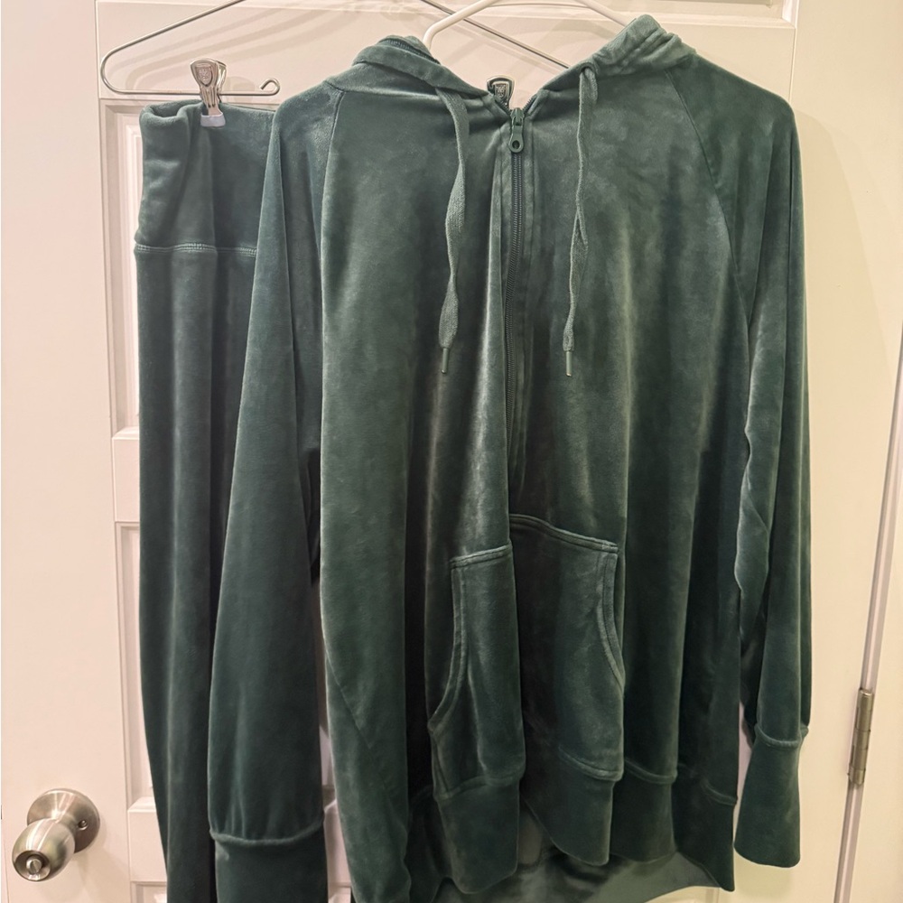 Aerie‎ Offline Green Velour Zip Up Hoodie and Pants Set
